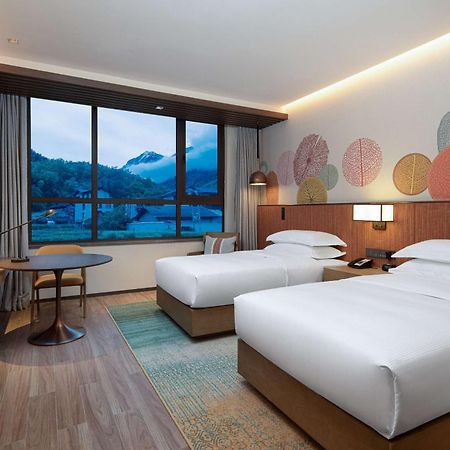 Hilton Garden Inn Jiuzhaigou Bagian luar foto