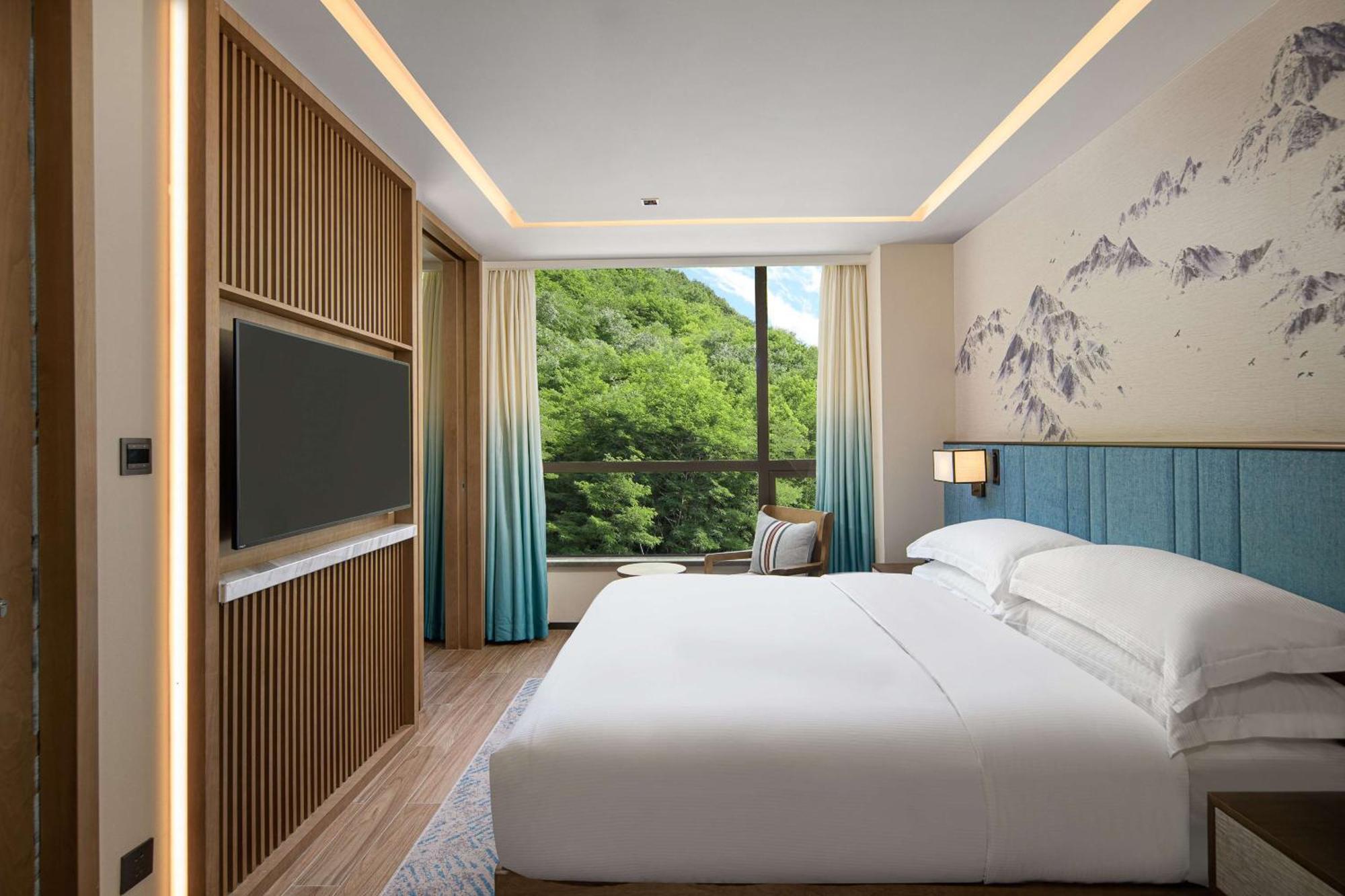 Hilton Garden Inn Jiuzhaigou Bagian luar foto