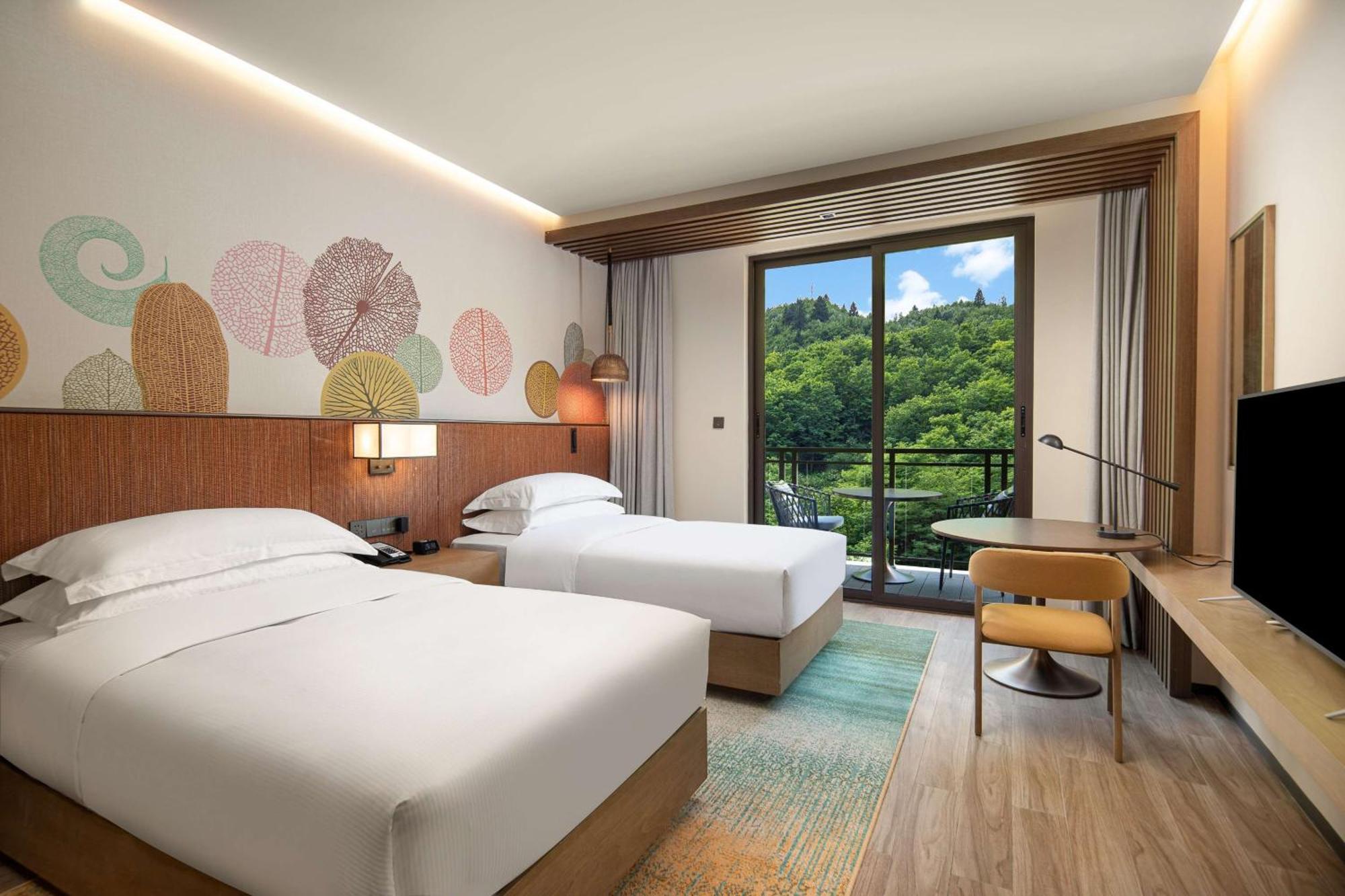 Hilton Garden Inn Jiuzhaigou Bagian luar foto