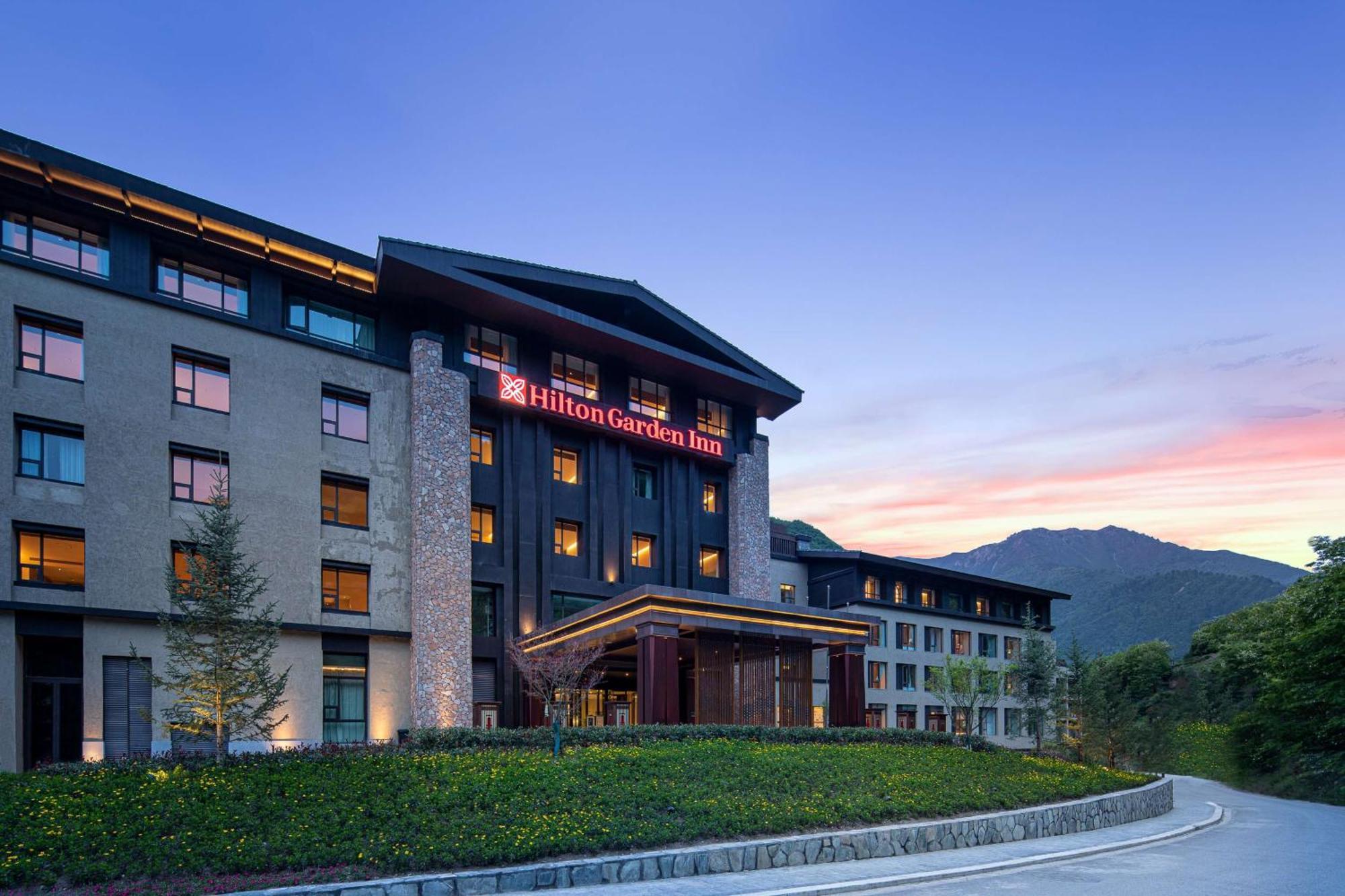 Hilton Garden Inn Jiuzhaigou Bagian luar foto