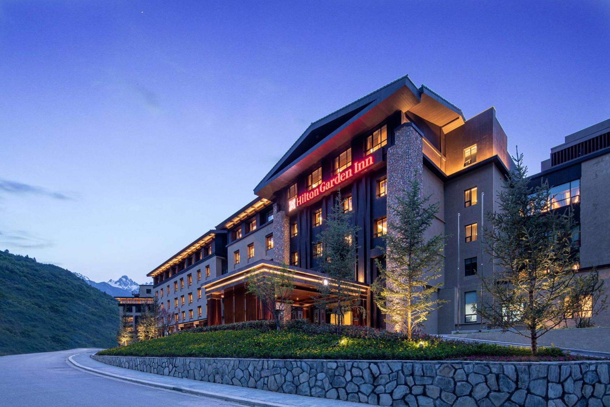 Hilton Garden Inn Jiuzhaigou Bagian luar foto