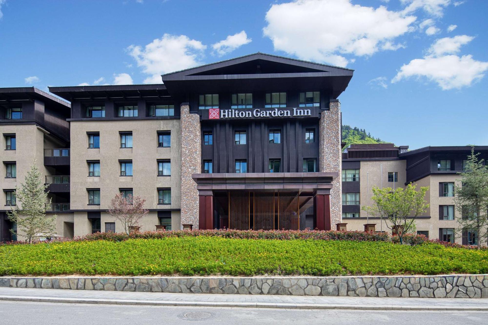 Hilton Garden Inn Jiuzhaigou Bagian luar foto