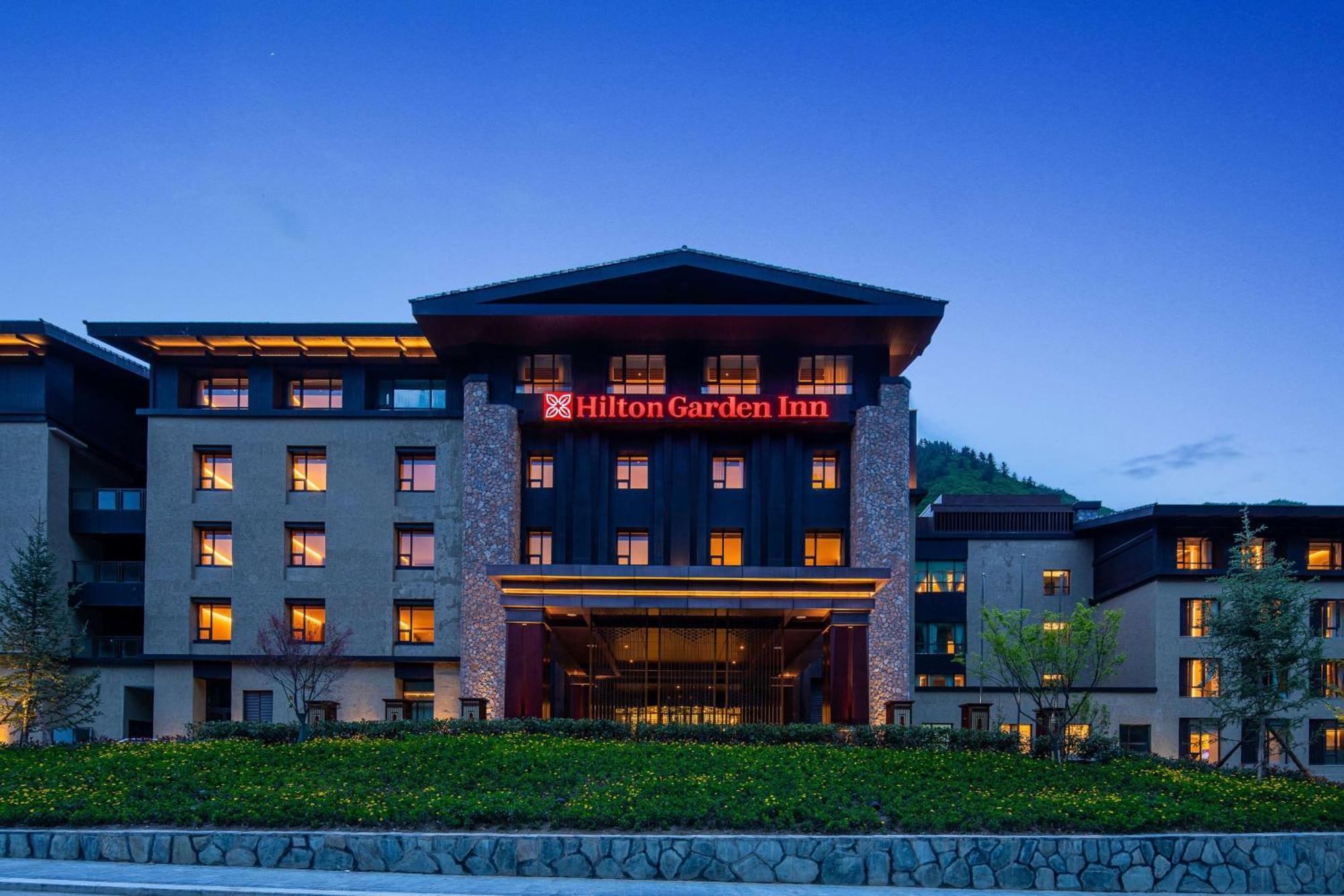 Hilton Garden Inn Jiuzhaigou Bagian luar foto